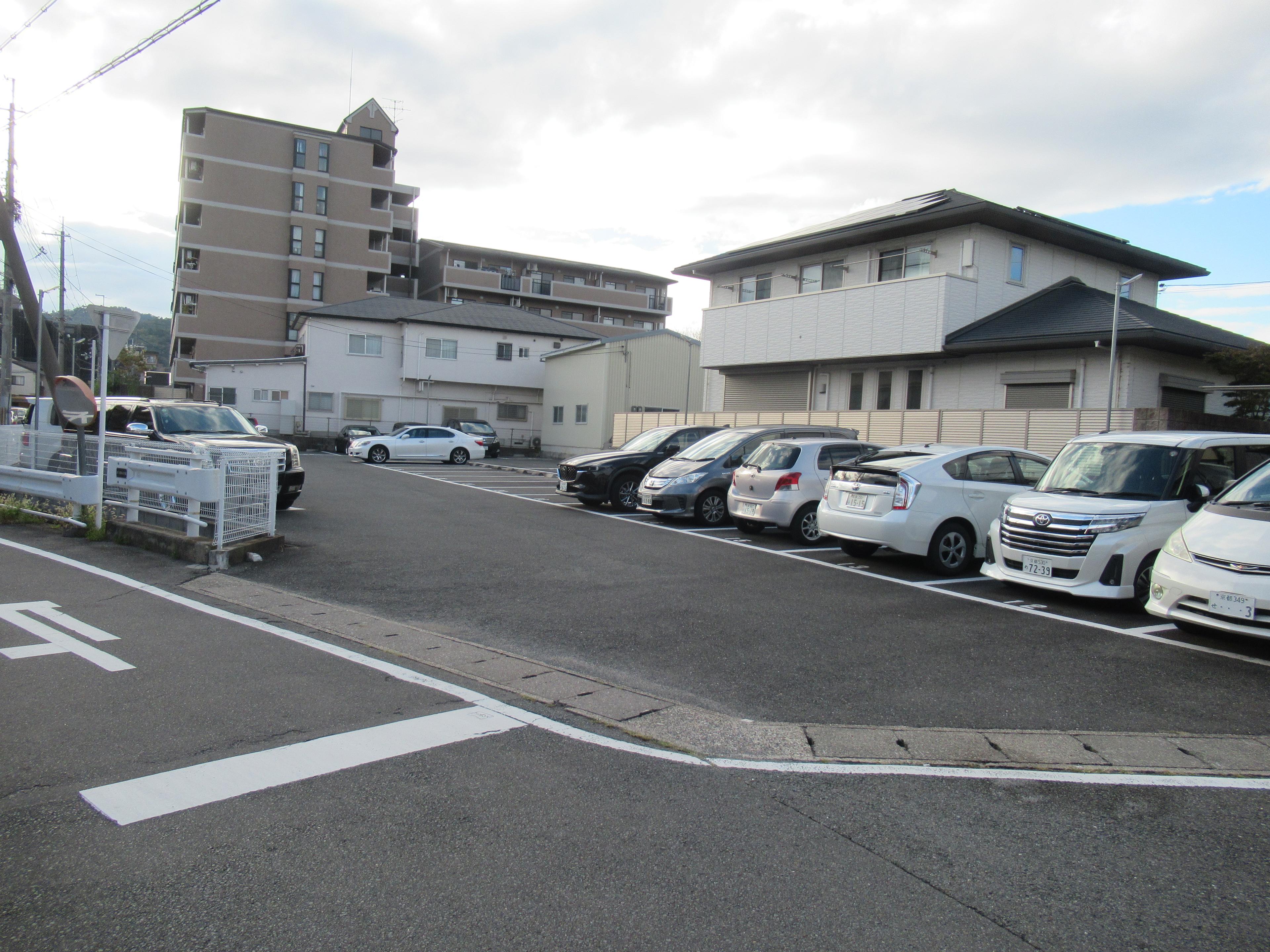 桂川ガレージの外観・駐車場イメージ1枚目