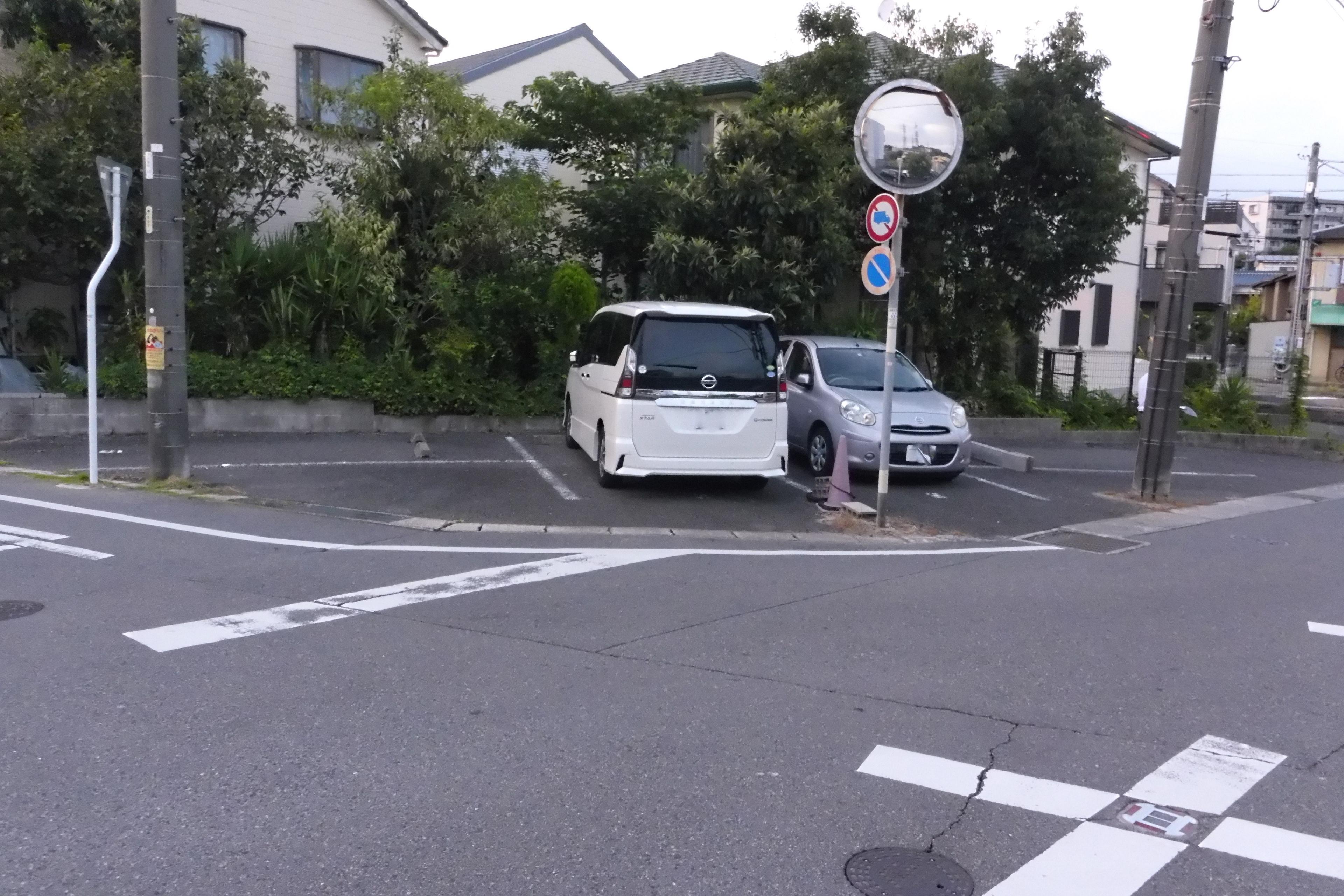 320077の外観・駐車場イメージ1枚目