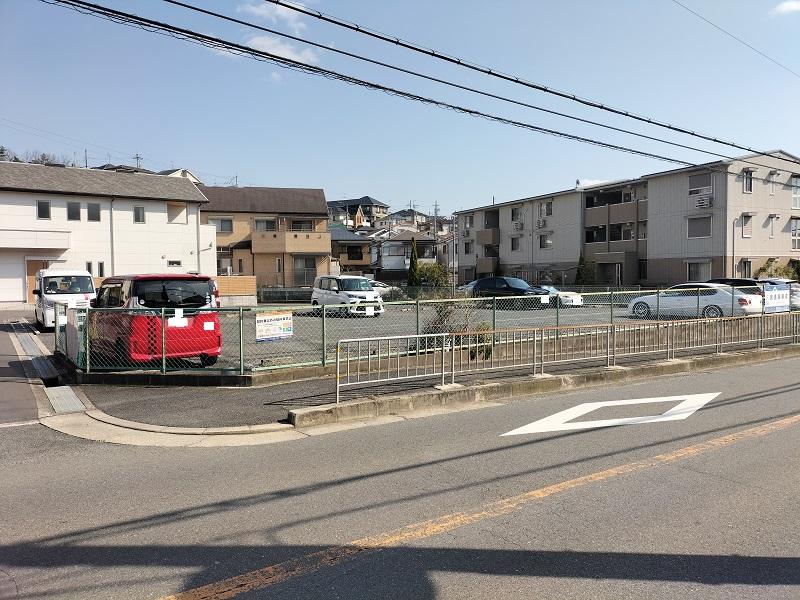 第4川上 ﾓｰﾀｰﾌﾟｰﾙの外観・駐車場イメージ1枚目