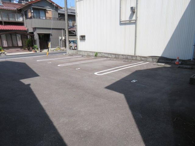 パーキング米坂の外観・駐車場イメージ3枚目