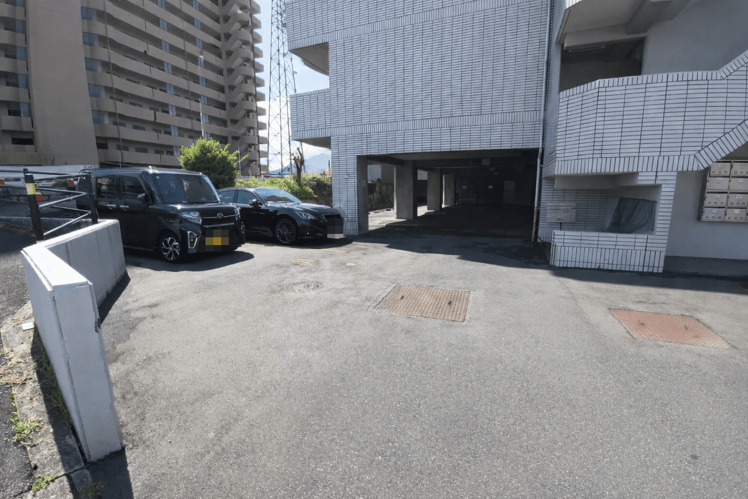 ルクソール安芸敷地内駐車場の外観・駐車場イメージ1枚目