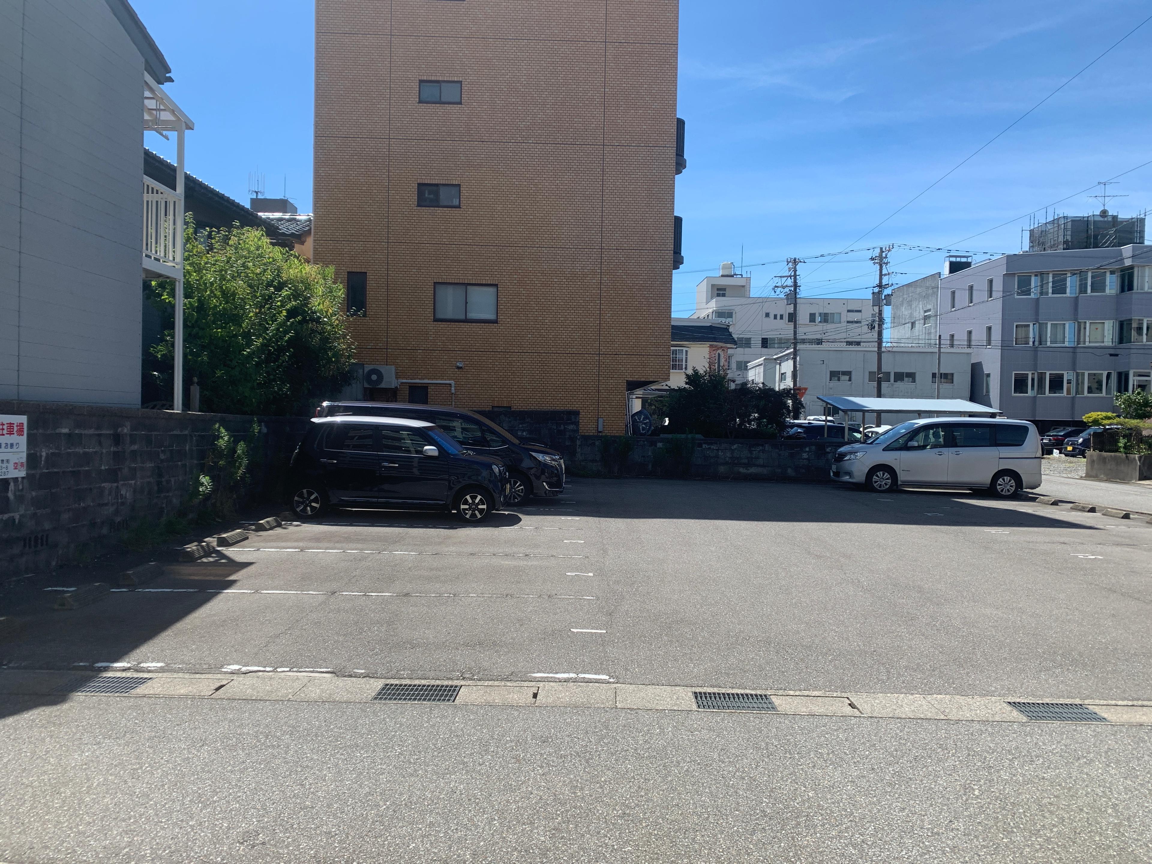 総曲輪４丁目月極駐車場の外観・駐車場イメージ1枚目