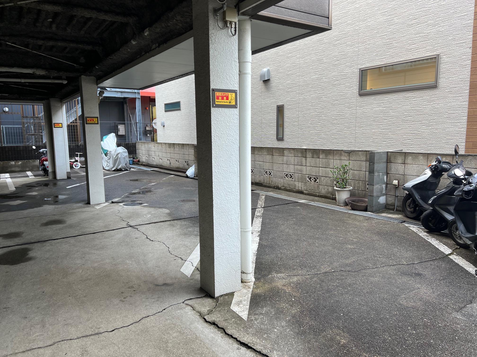 エムズマンションの外観・駐車場イメージ1枚目