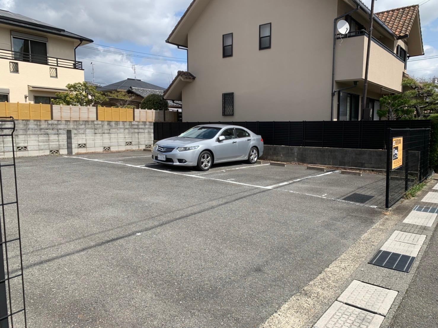 花山ガレージの外観・駐車場イメージ3枚目