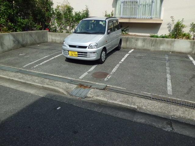 ロイヤルハイツ鶴見の外観・駐車場イメージ2枚目