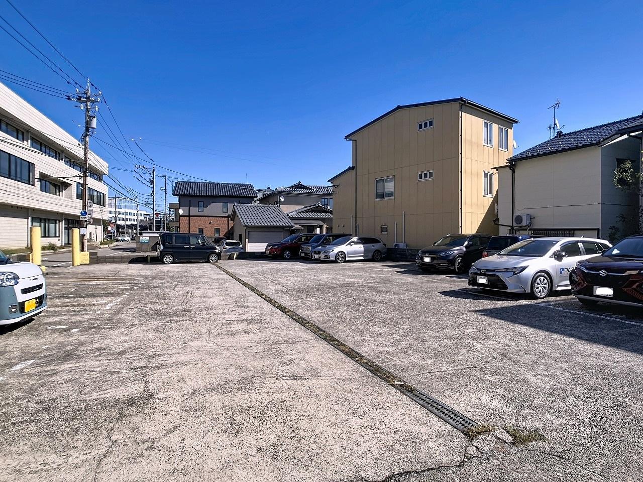 長土塀瀬沢パーキング①の外観・駐車場イメージ1枚目