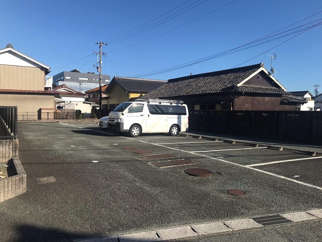 Ｒ(16088)の外観・駐車場イメージ1枚目