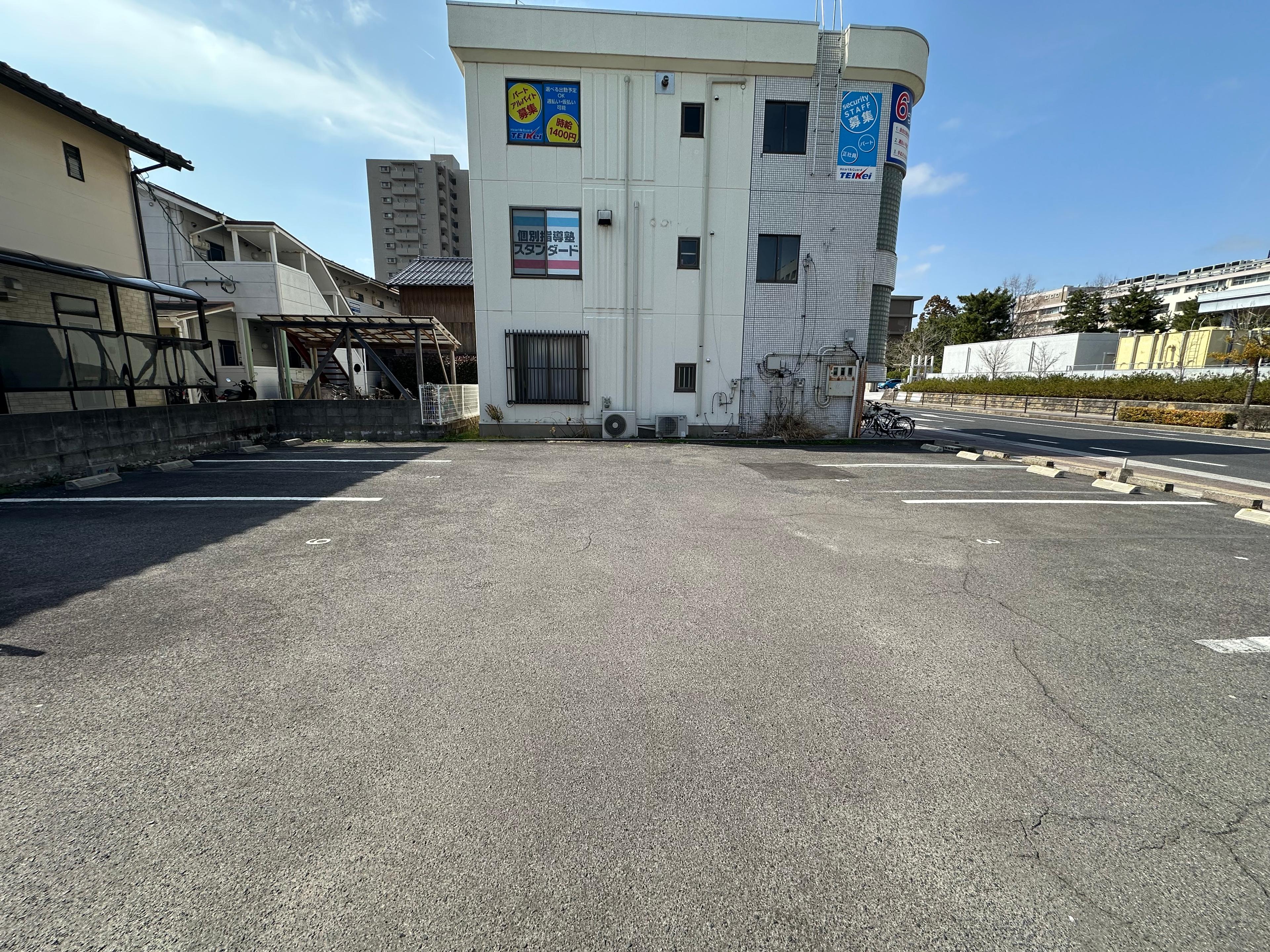 島大前月極駐車場の外観・駐車場イメージ1枚目