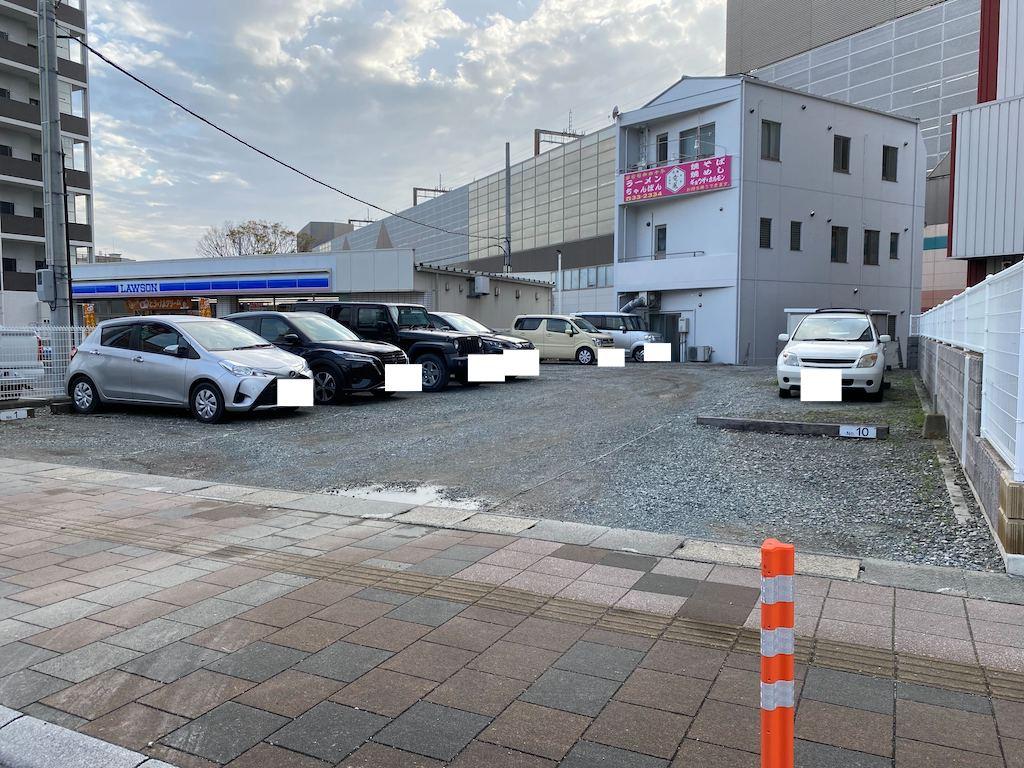 駅東口月極駐車場の外観・駐車場イメージ1枚目