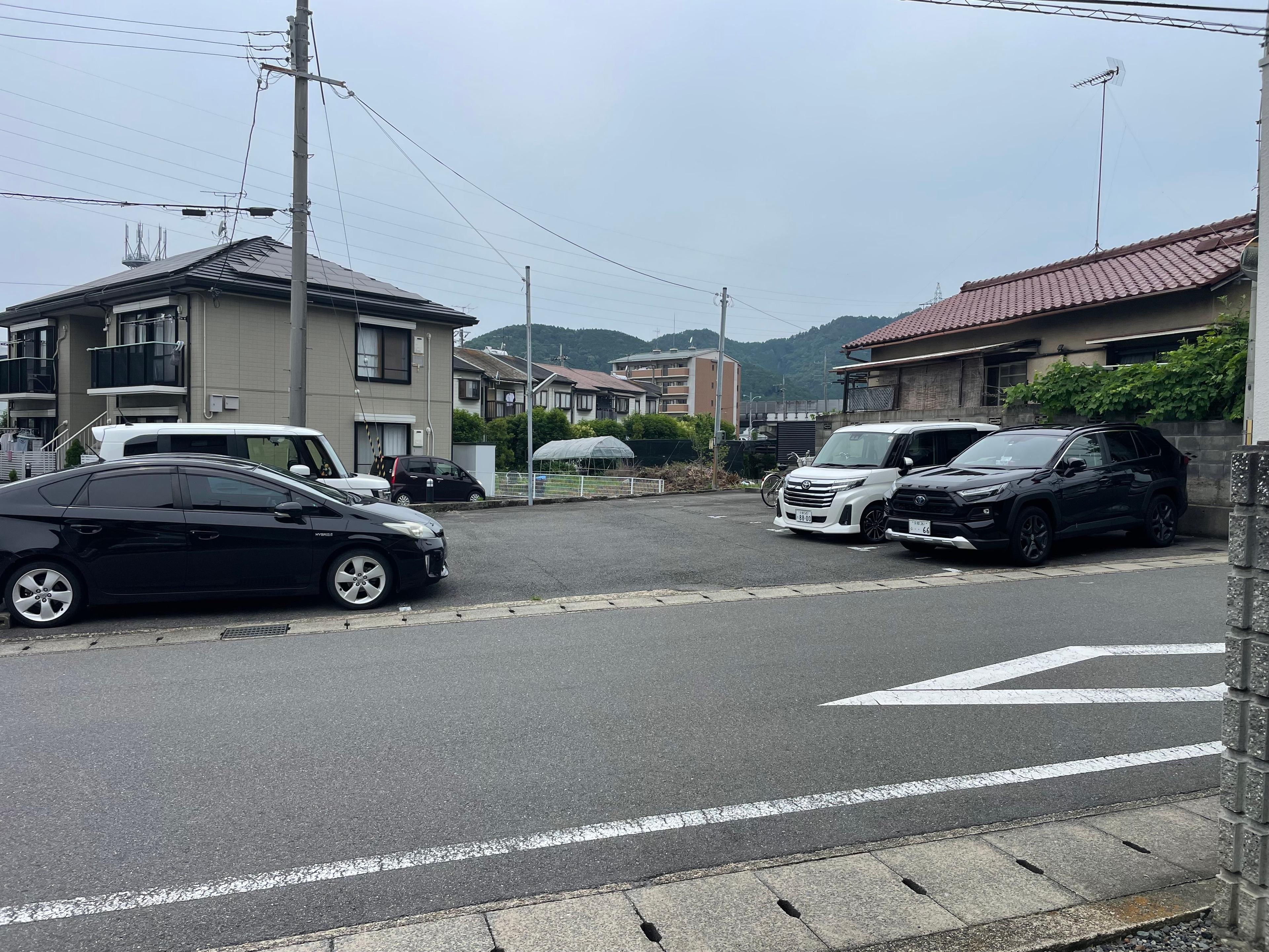 珍事町ガレージの外観・駐車場イメージ2枚目