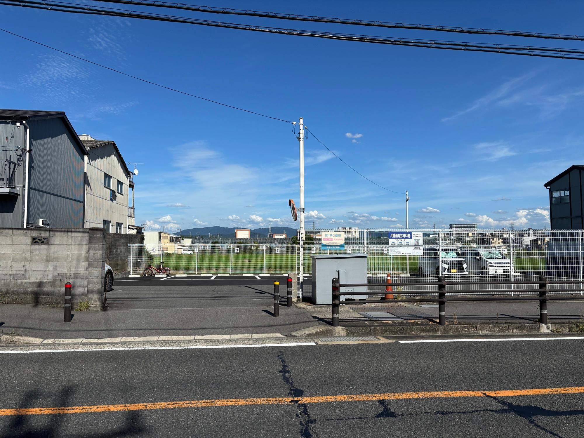 サガノガレージの外観・駐車場イメージ1枚目
