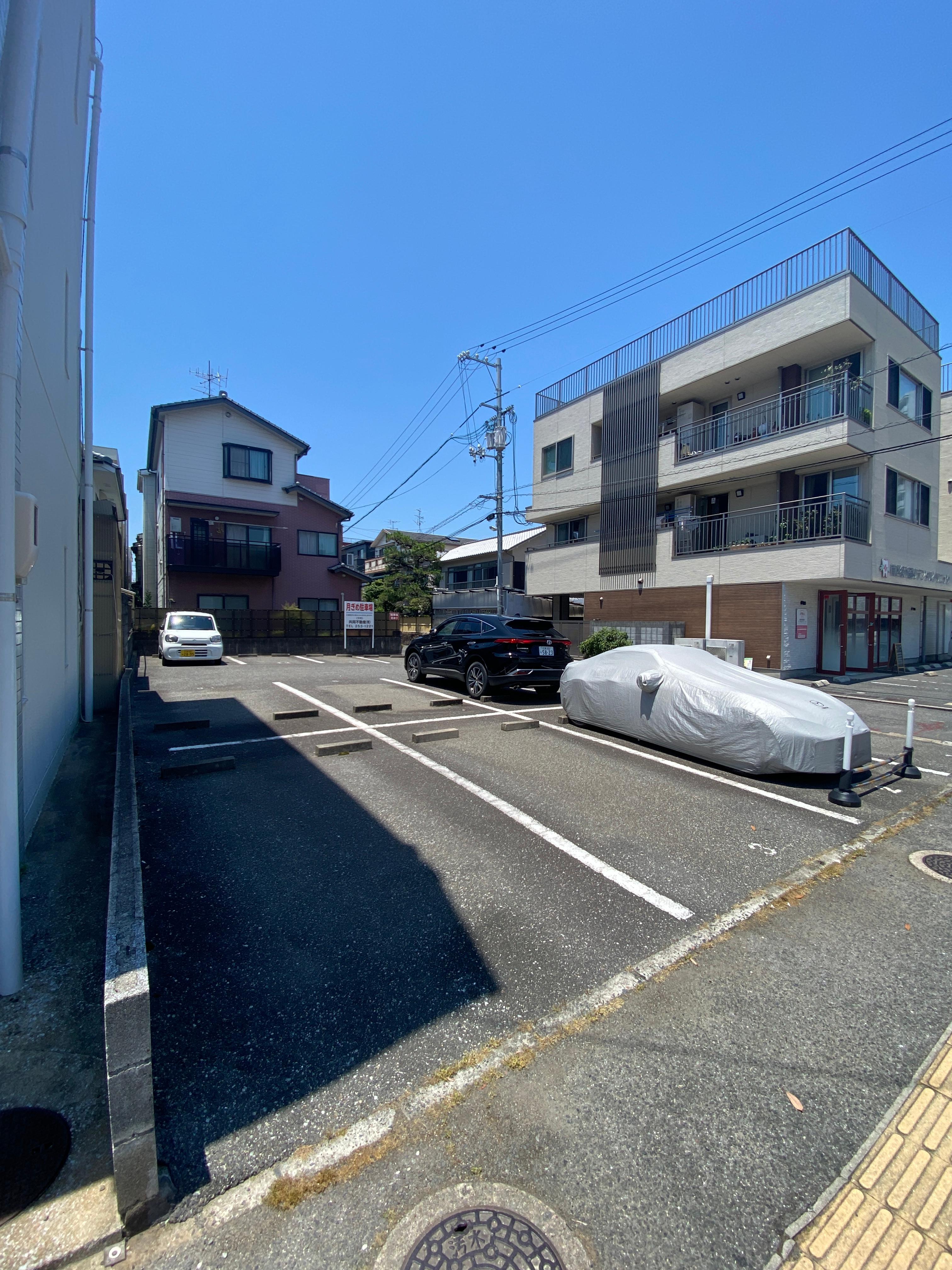 村上ガレージの外観・駐車場イメージ3枚目