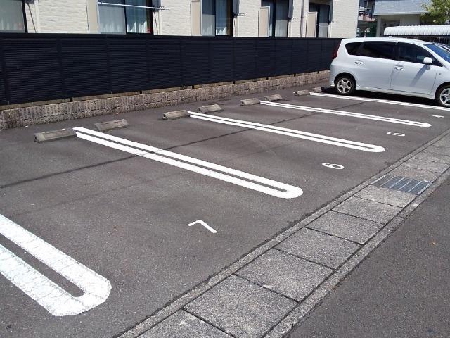 エグレット(30126)の外観・駐車場イメージ1枚目