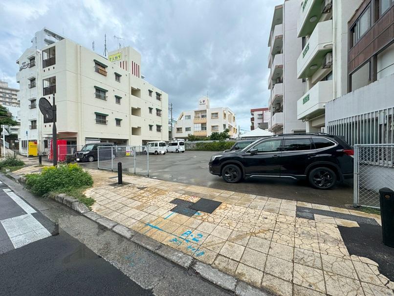 国吉駐車場の外観・駐車場イメージ2枚目