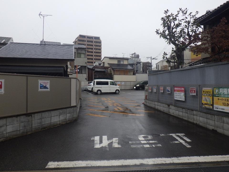 玉津３丁目の外観・駐車場イメージ1枚目