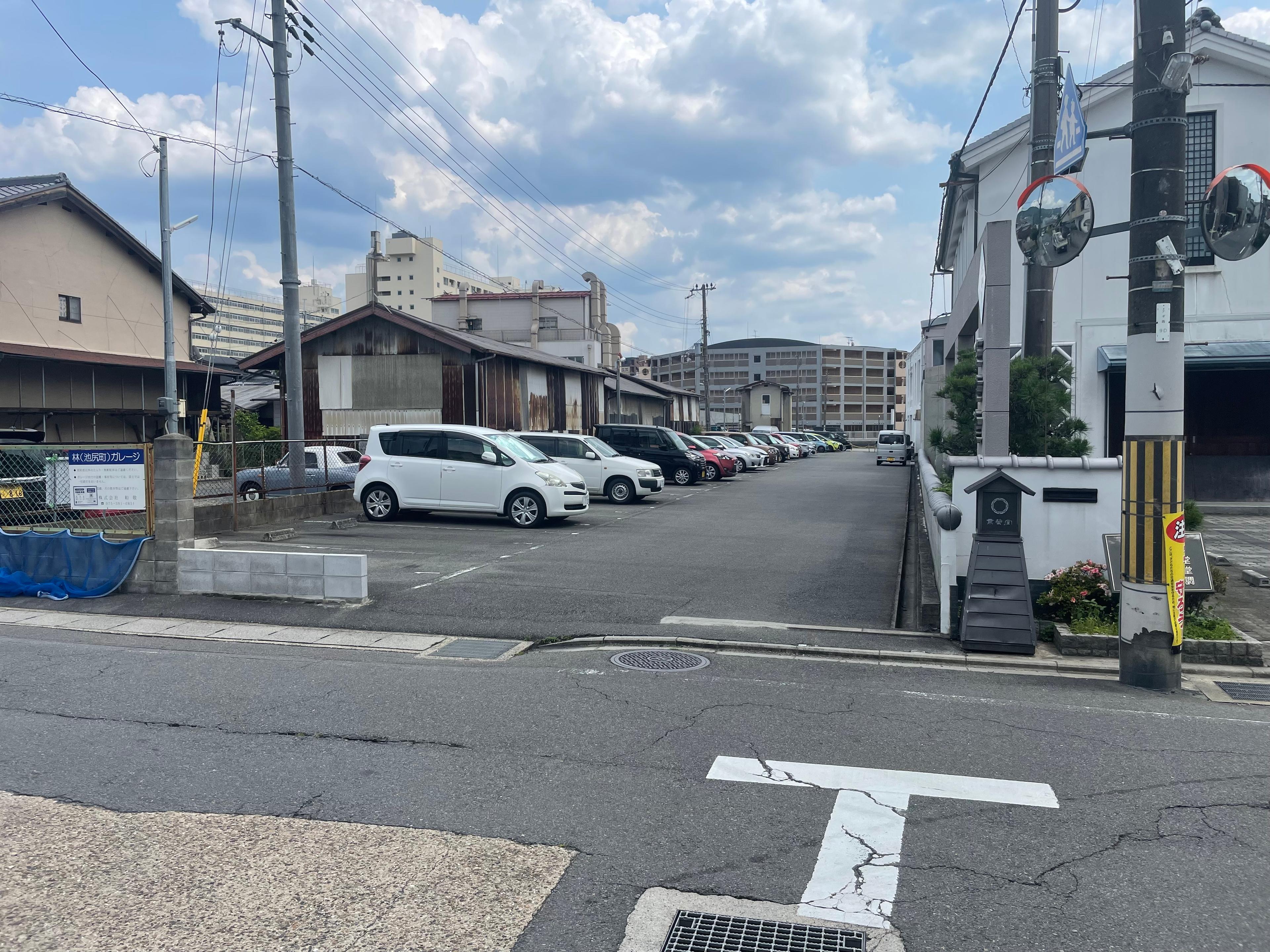 林（池尻町）ガレージの外観・駐車場イメージ1枚目