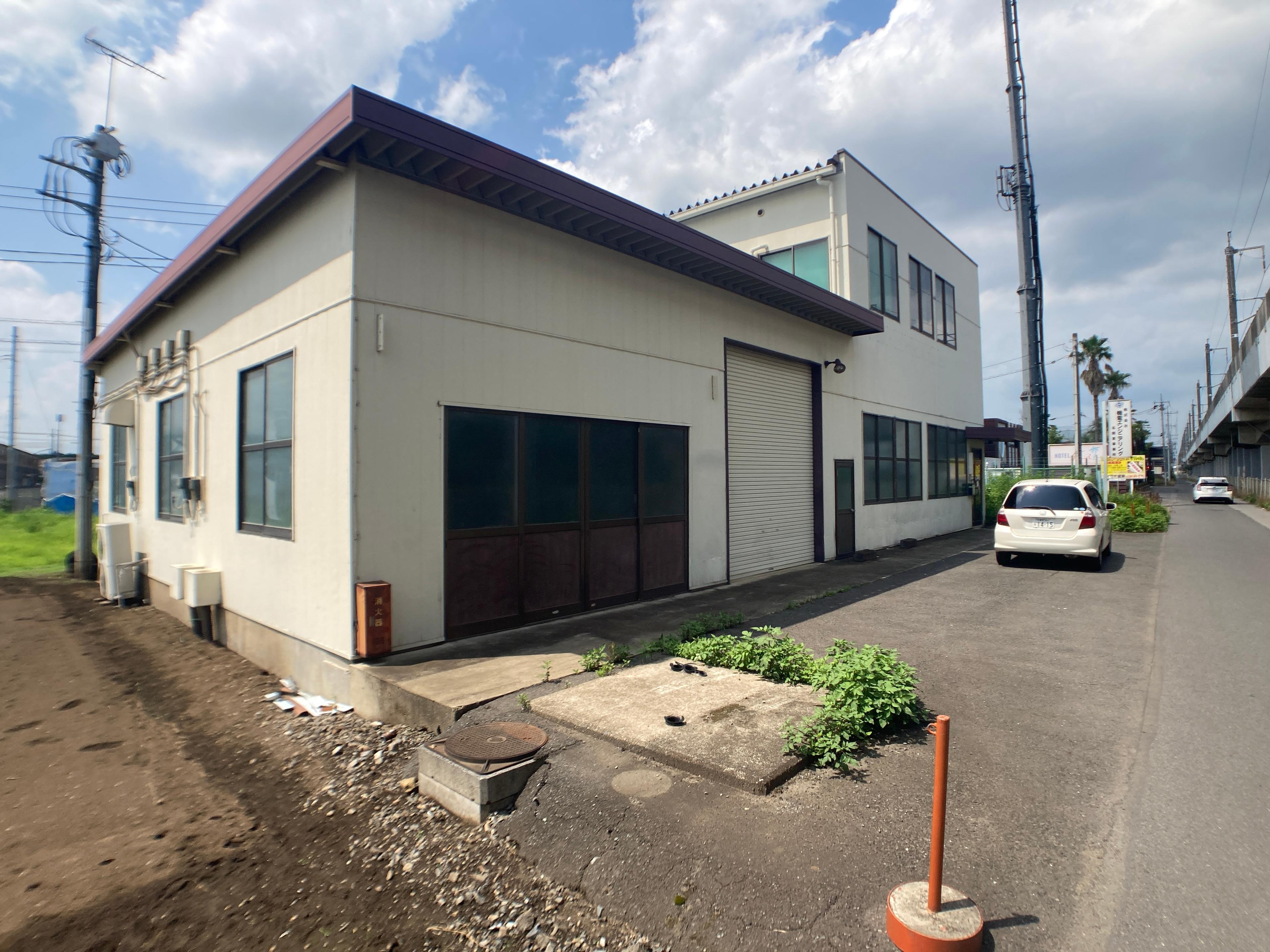粟宮ガレージの外観・駐車場イメージ1枚目