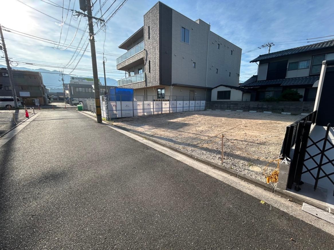 ガレージ八幡の外観・駐車場イメージ1枚目