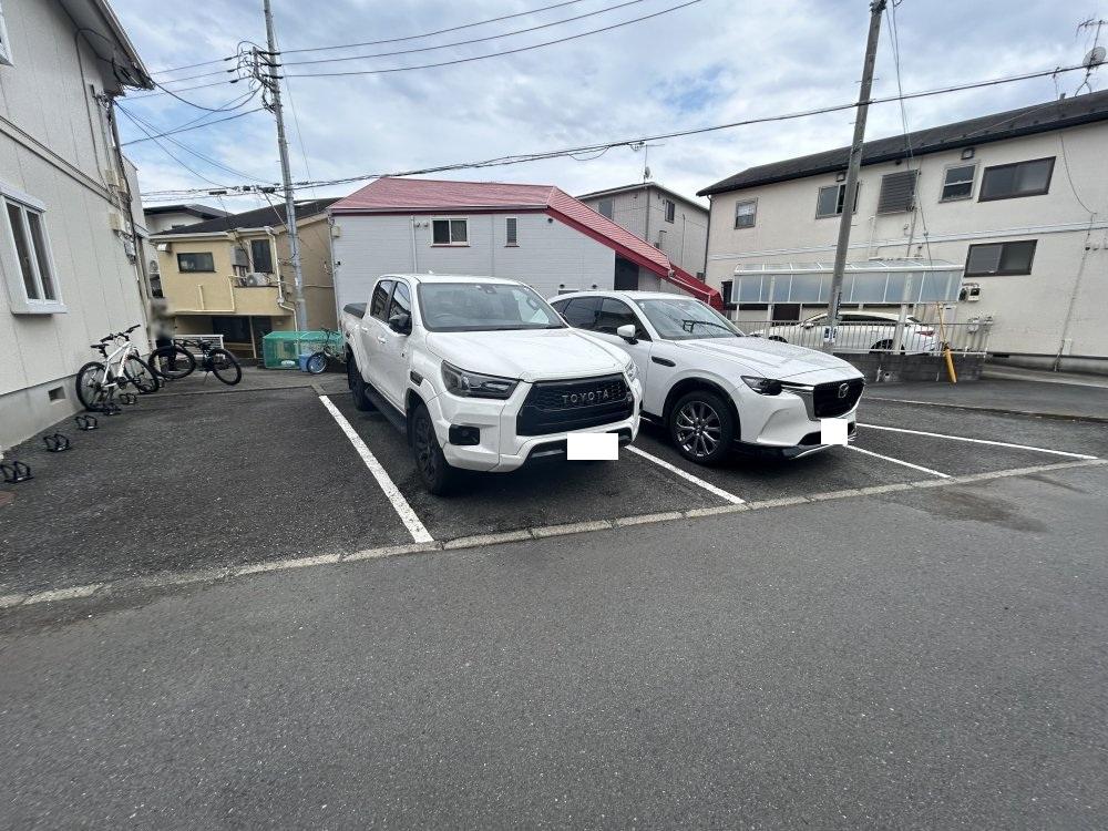 ウエストタウンの外観・駐車場イメージ2枚目