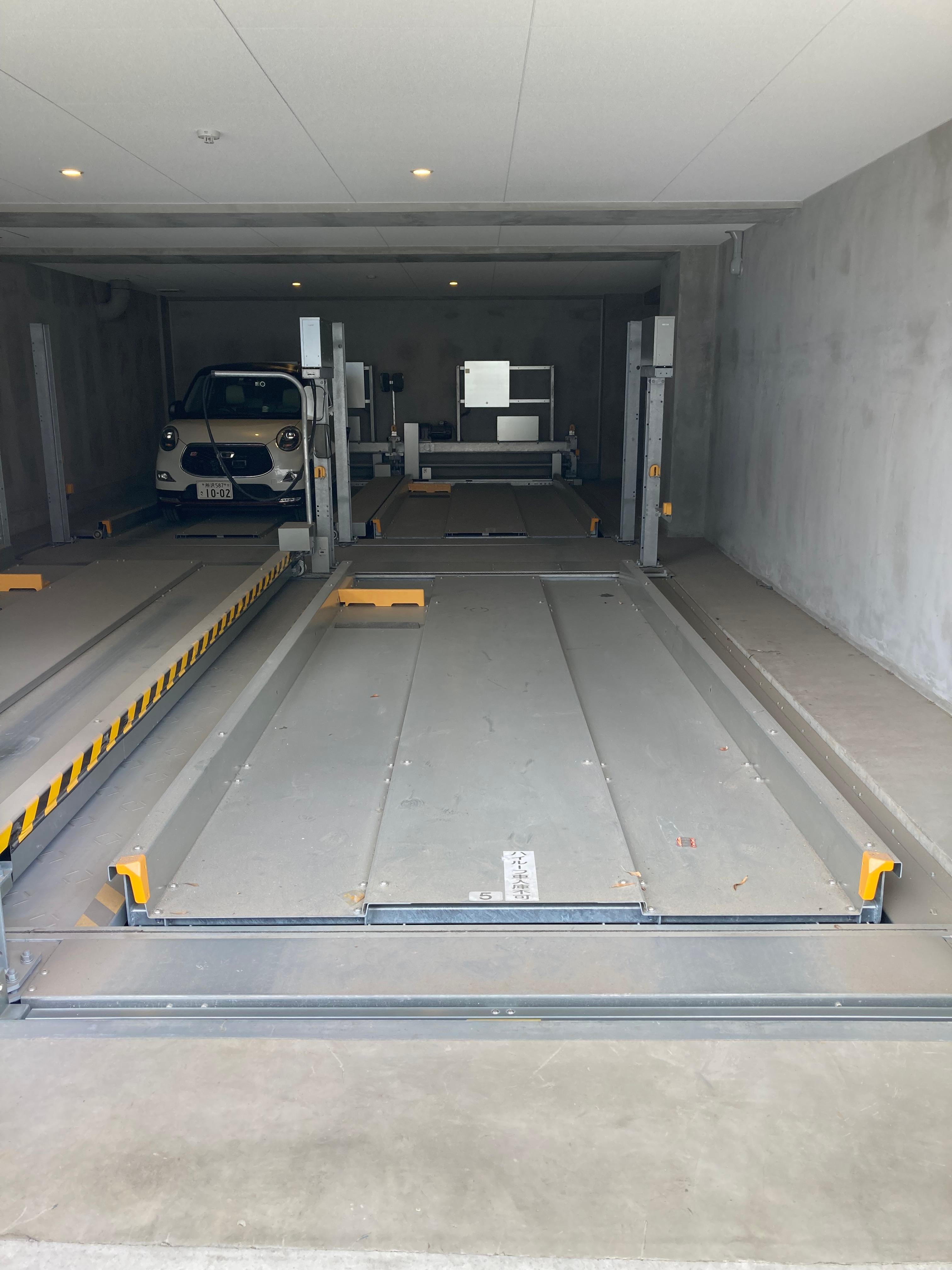 ラグゼナ横浜鶴見Ⅰ駐車場（屋内）の外観・駐車場イメージ3枚目