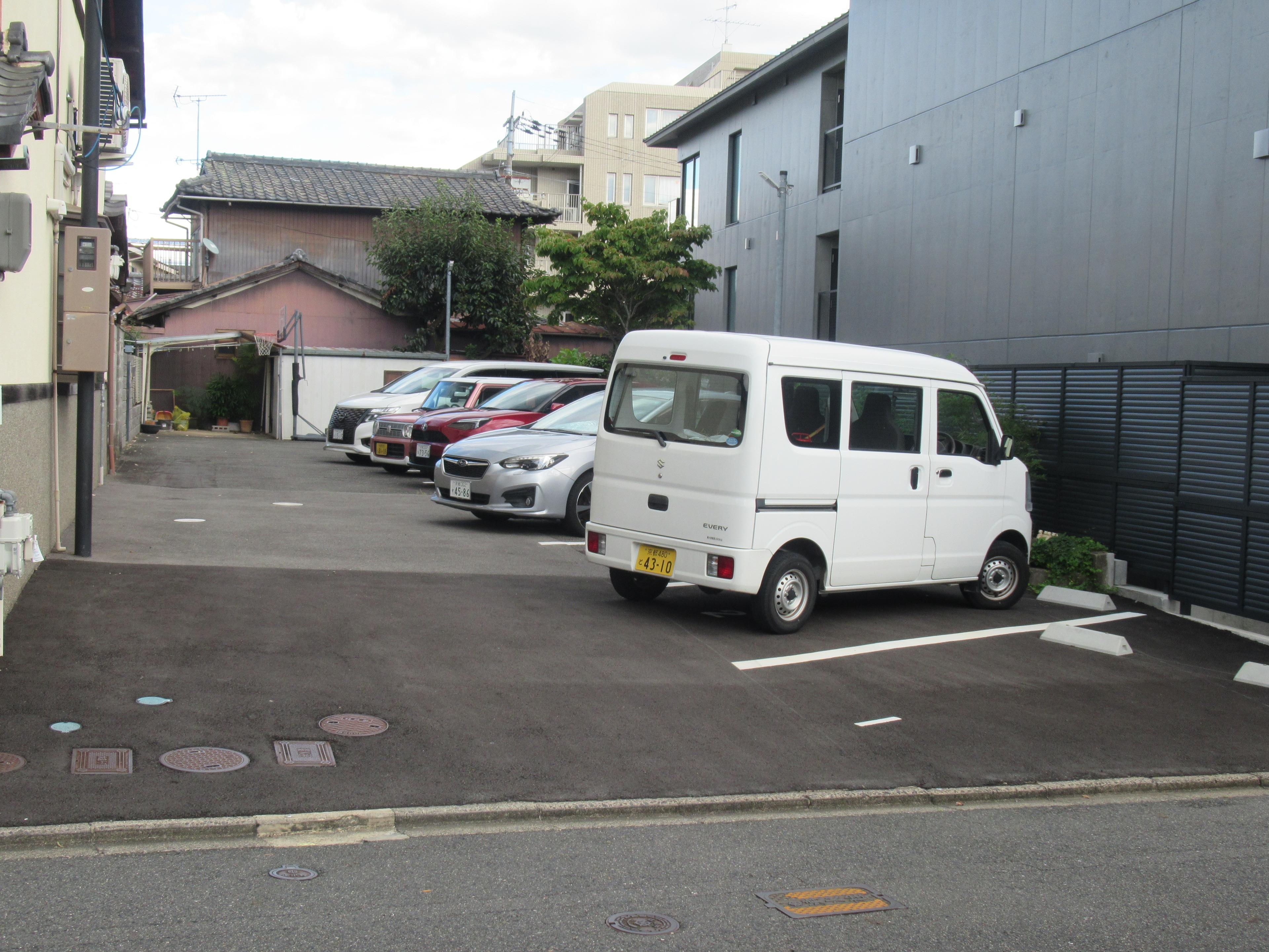 岡本街道町ガレージの外観・駐車場イメージ1枚目