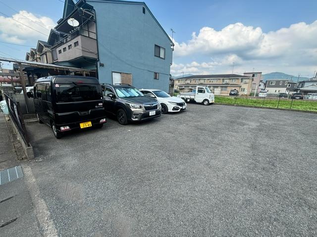 石田ガレージの外観・駐車場イメージ2枚目