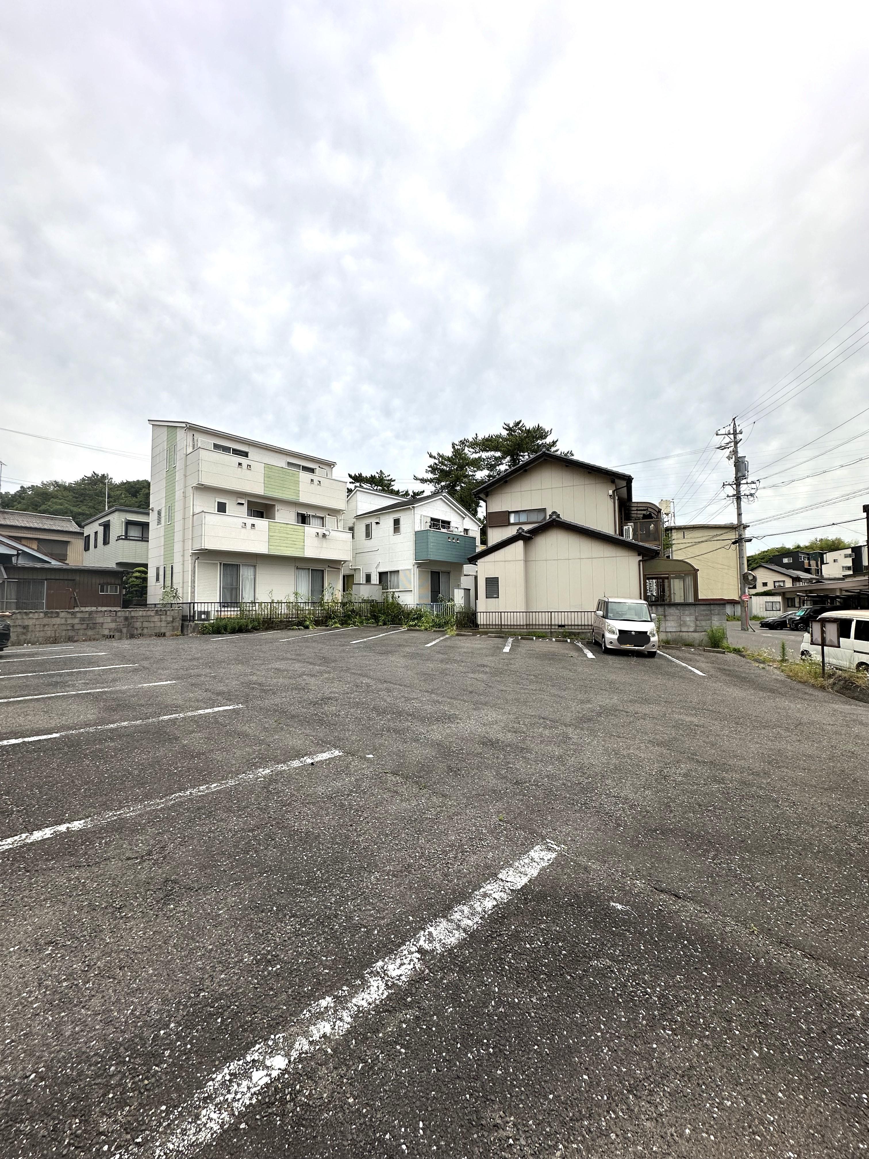 000006の外観・駐車場イメージ3枚目