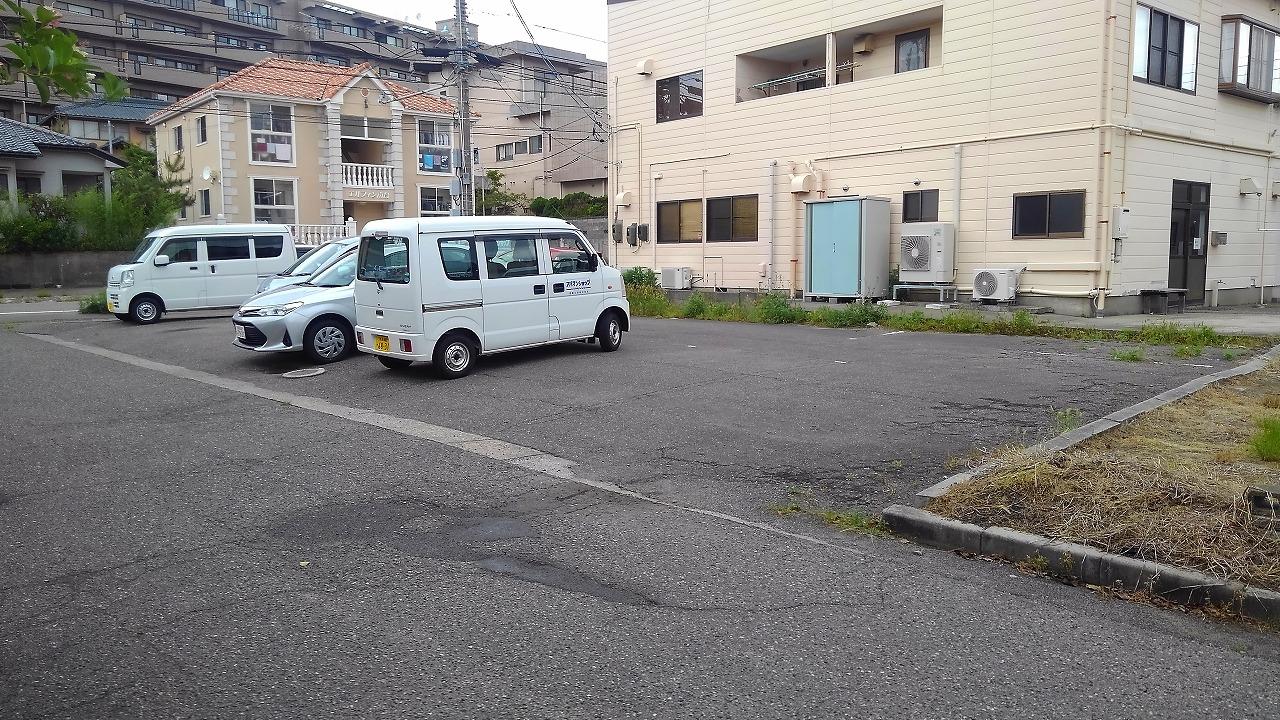 寺尾朝日通（笹川）駐車場の外観・駐車場イメージ2枚目
