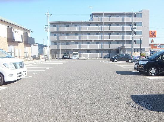プラーサⅡの外観・駐車場イメージ1枚目