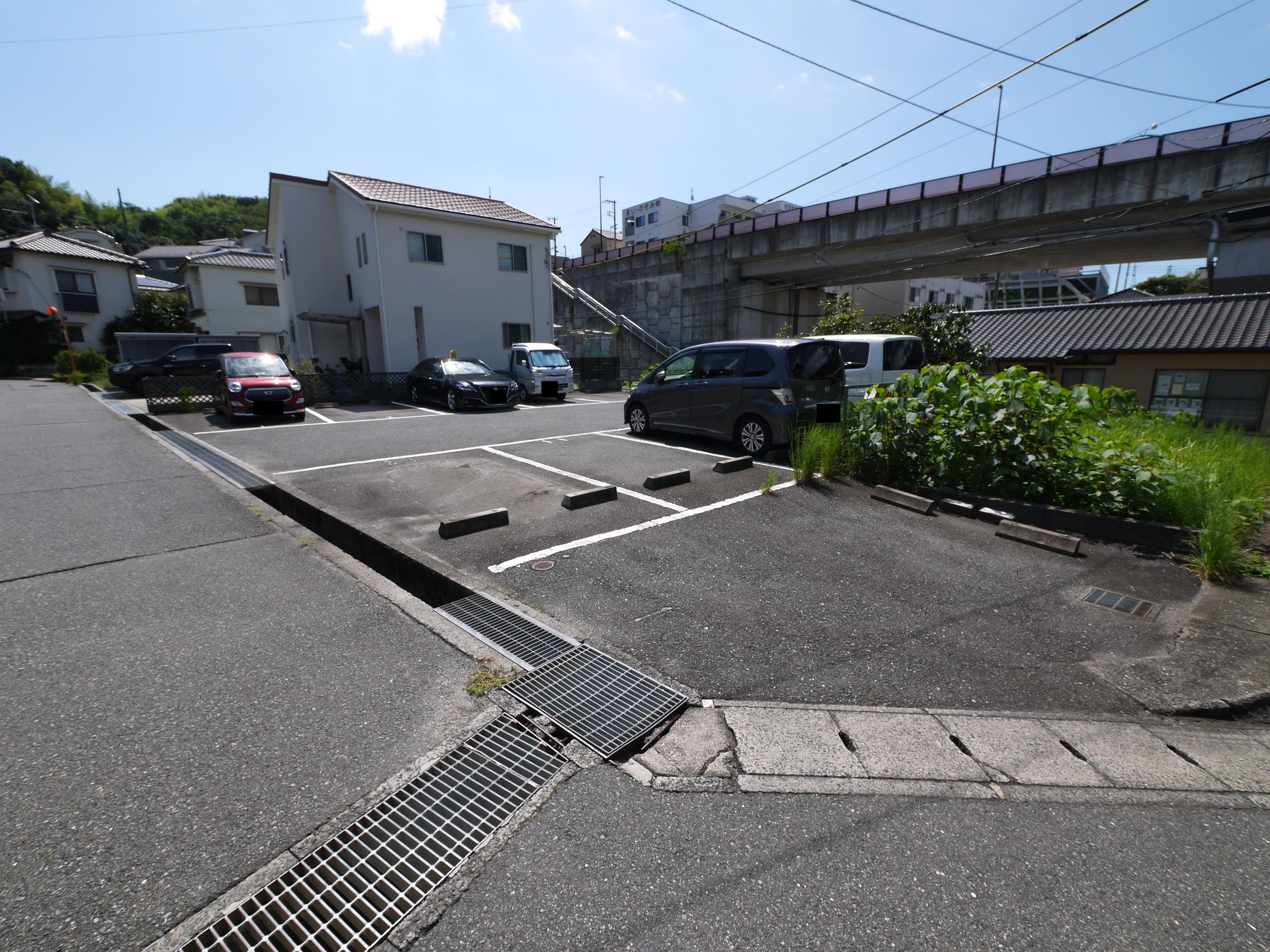 八幡東１丁目ガレージの外観・駐車場イメージ1枚目