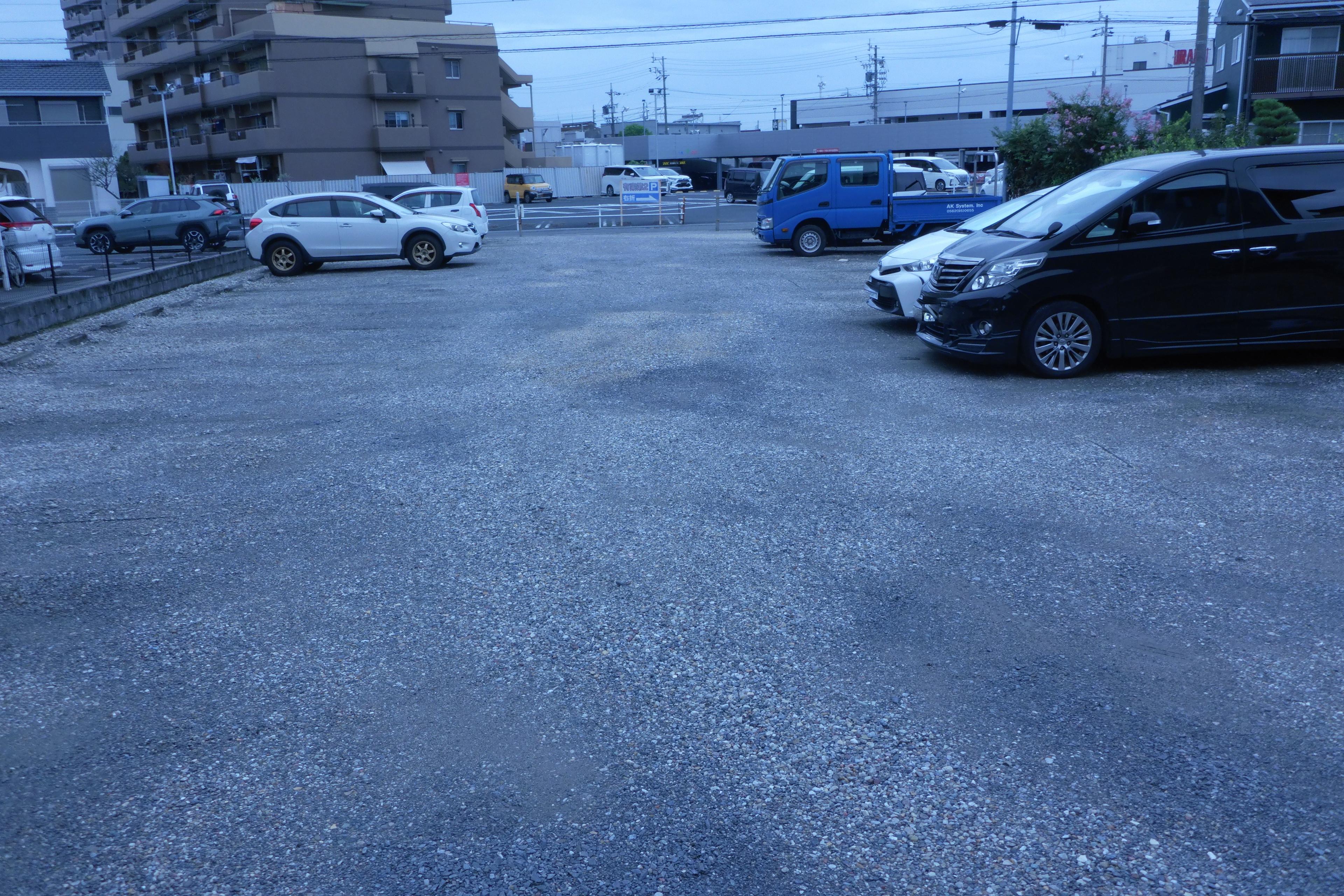 320079の外観・駐車場イメージ2枚目