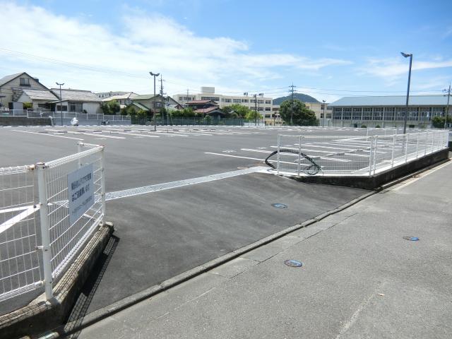 トヨタカローラ山口周陽２丁目駐車場の外観・駐車場イメージ1枚目