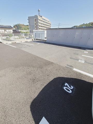 ソレイユ・ルヴァン敷地内駐車場（条件付）の外観・駐車場イメージ1枚目