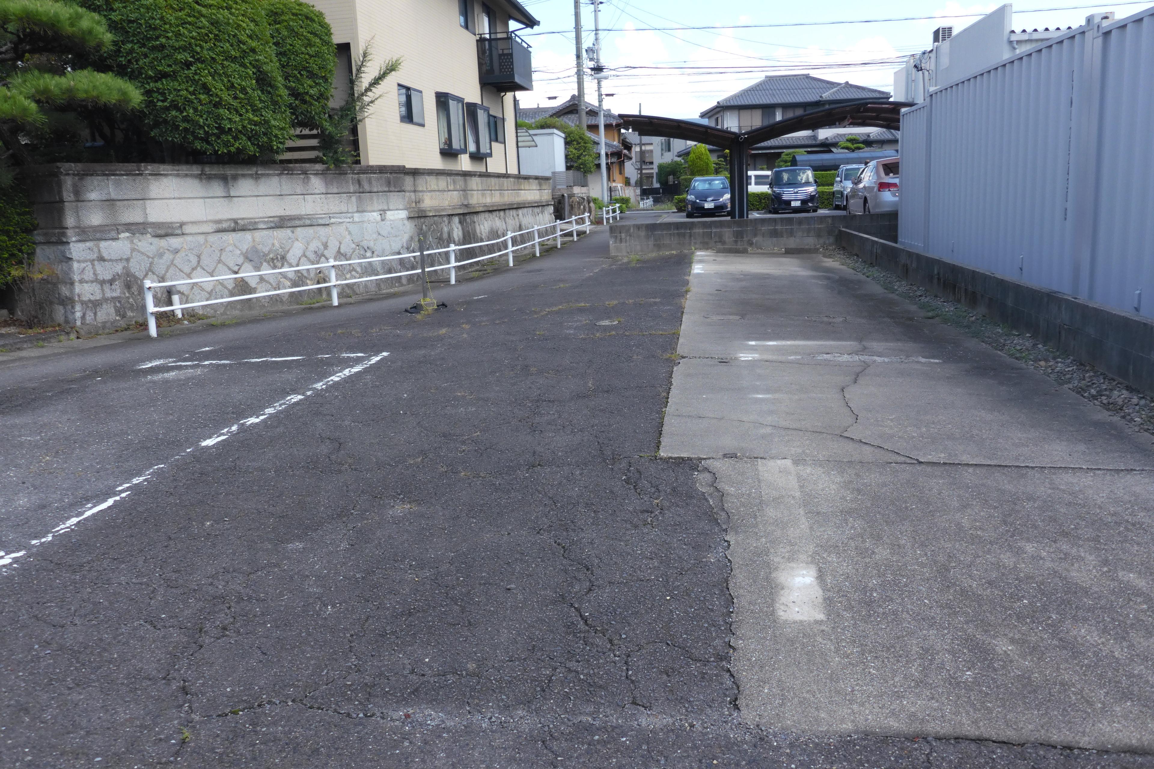 320074の外観・駐車場イメージ1枚目