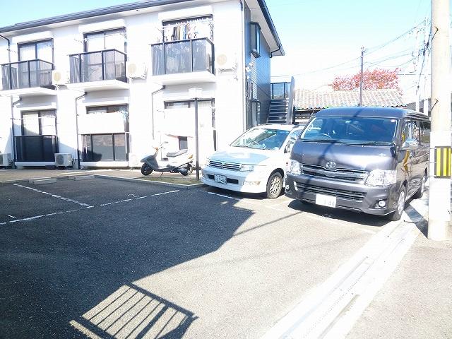 岡町西山ハイツ敷地内駐車場の外観・駐車場イメージ3枚目