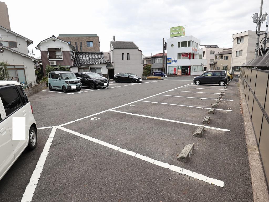 青葉町2丁目月極駐車場の外観・駐車場イメージ2枚目
