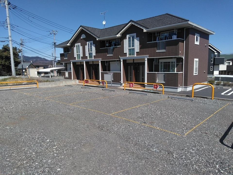 平塚真田１丁目の外観・駐車場イメージ2枚目