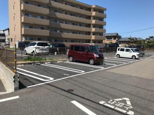 パークくりの木の外観・駐車場イメージ1枚目