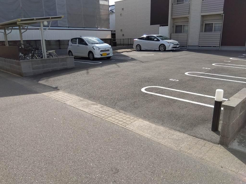 クレイノルピナス参番館(58302)の外観・駐車場イメージ1枚目