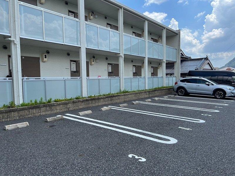 カーサカメヤマ(54857)の外観・駐車場イメージ2枚目