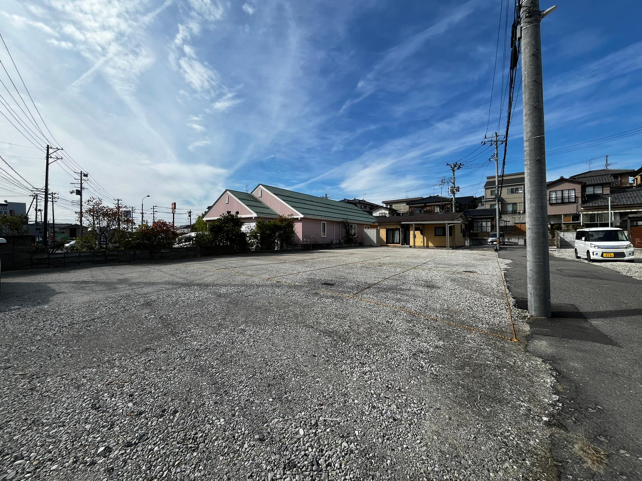 小針藤山駐車場の外観・駐車場イメージ1枚目