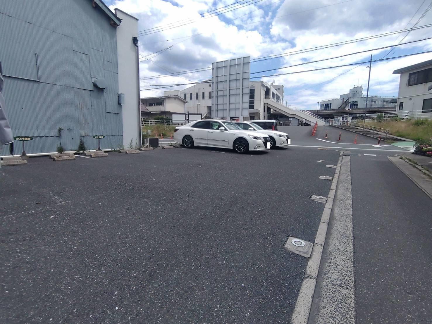 仁井ガレージの外観・駐車場イメージ2枚目