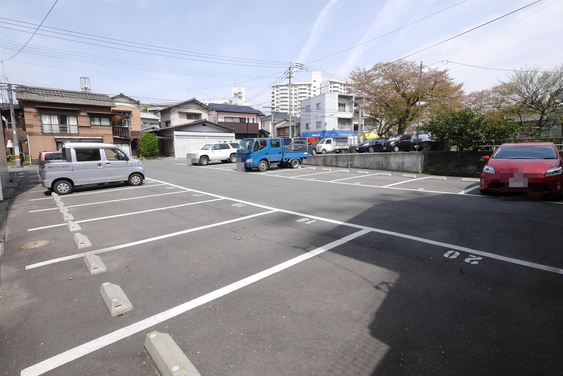 清納ハイツ月極駐車場の外観・駐車場イメージ3枚目