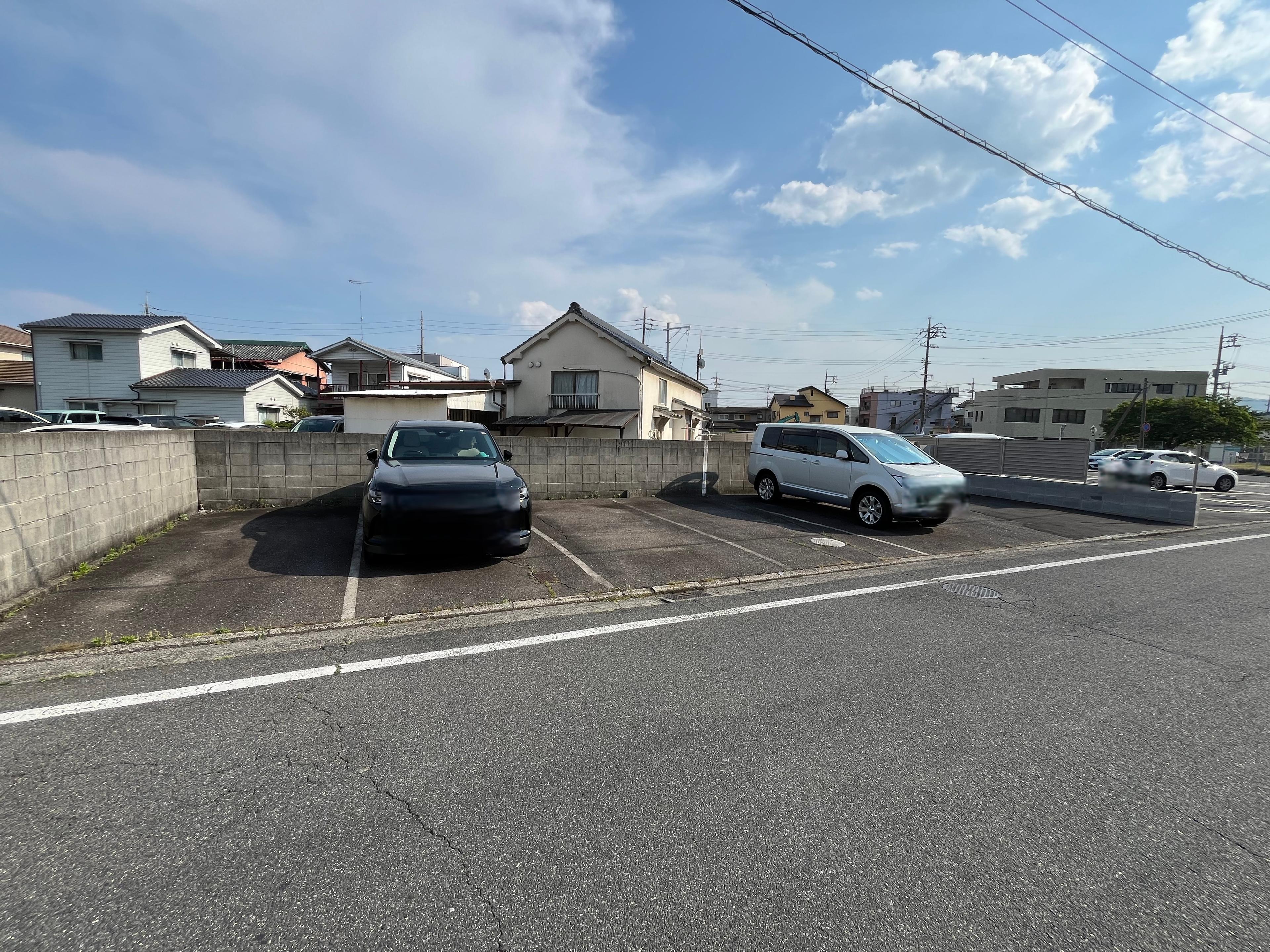 稲本駐車場の外観・駐車場イメージ1枚目