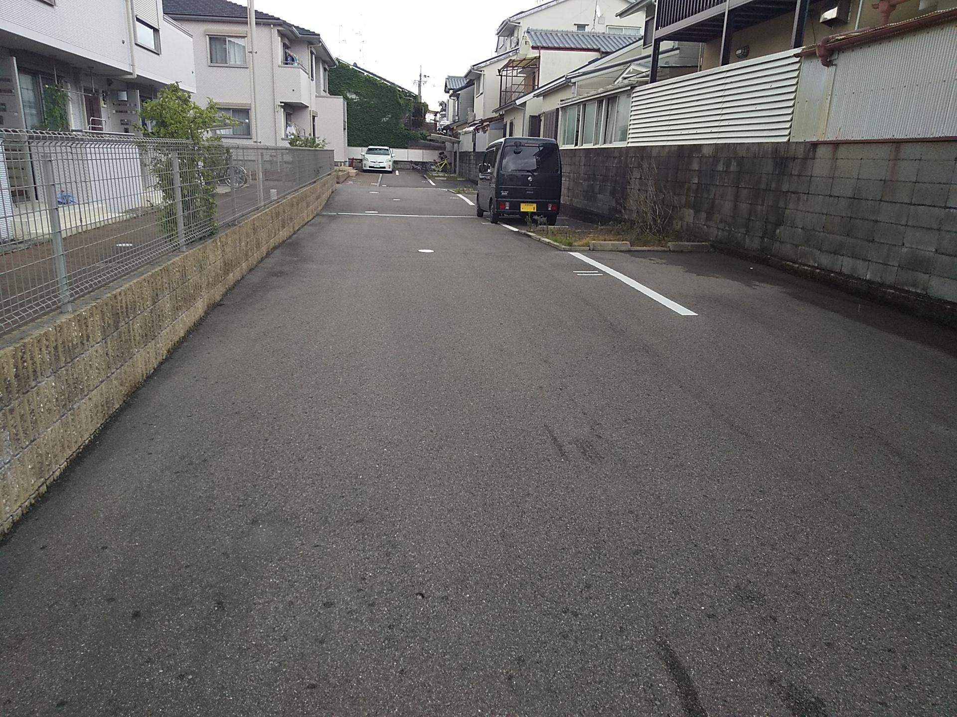 グレイスコートの外観・駐車場イメージ2枚目