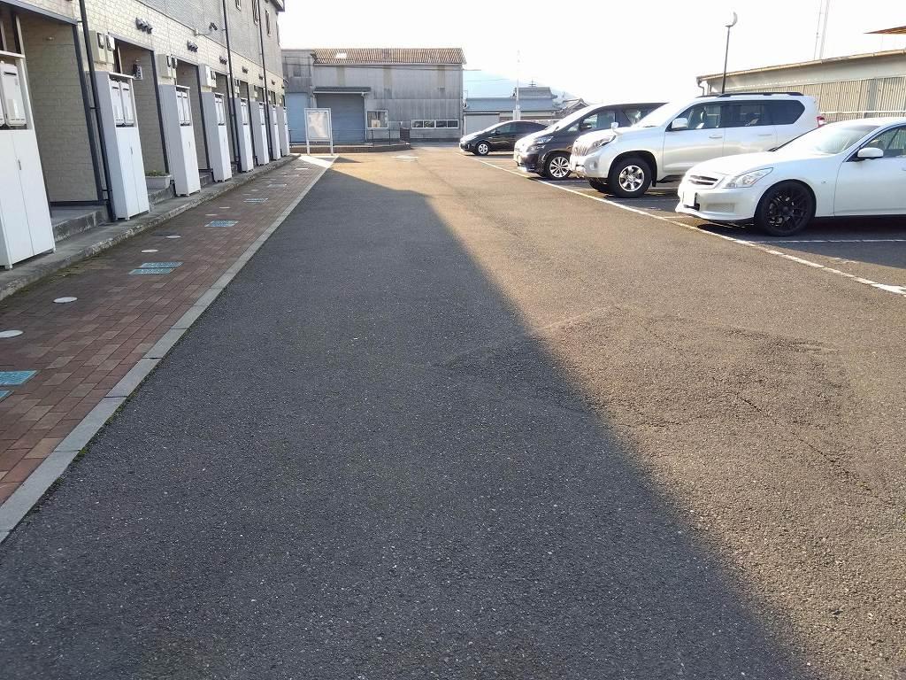 シュトラール(32321)の外観・駐車場イメージ2枚目