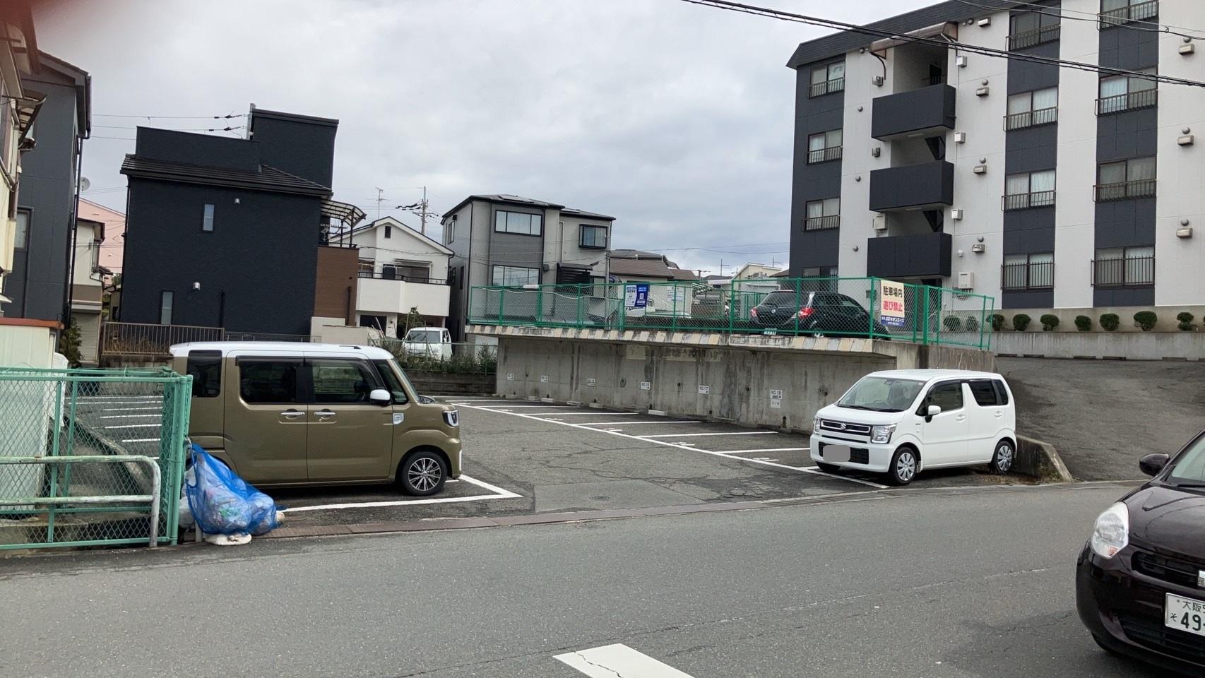 藤阪中町駐車場の外観・駐車場イメージ2枚目