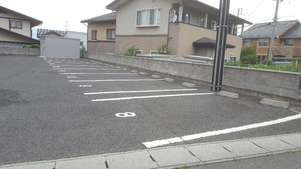 （学生限定）パストラルグランドの外観・駐車場イメージ1枚目
