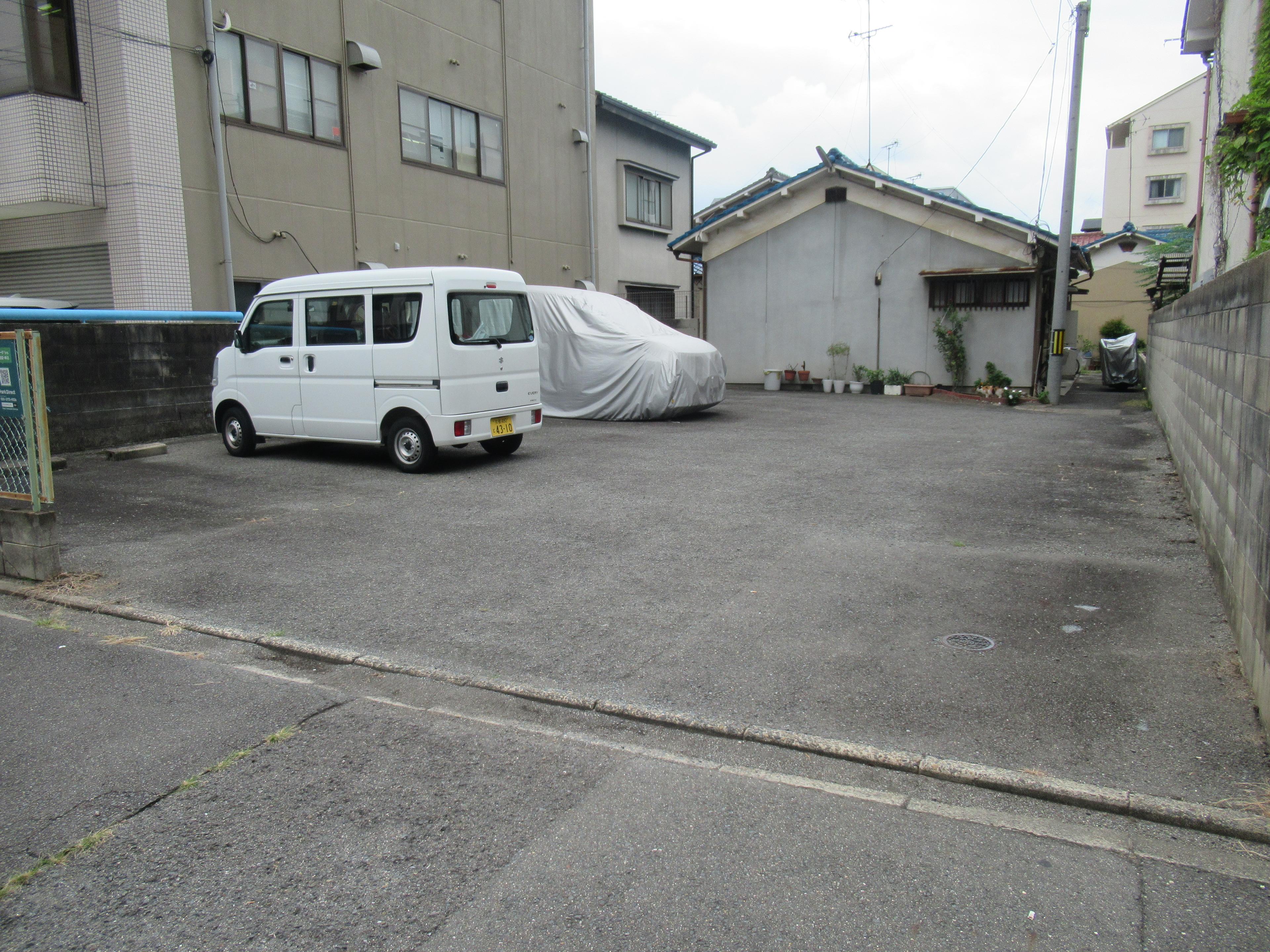西浦町ガレージの外観・駐車場イメージ1枚目