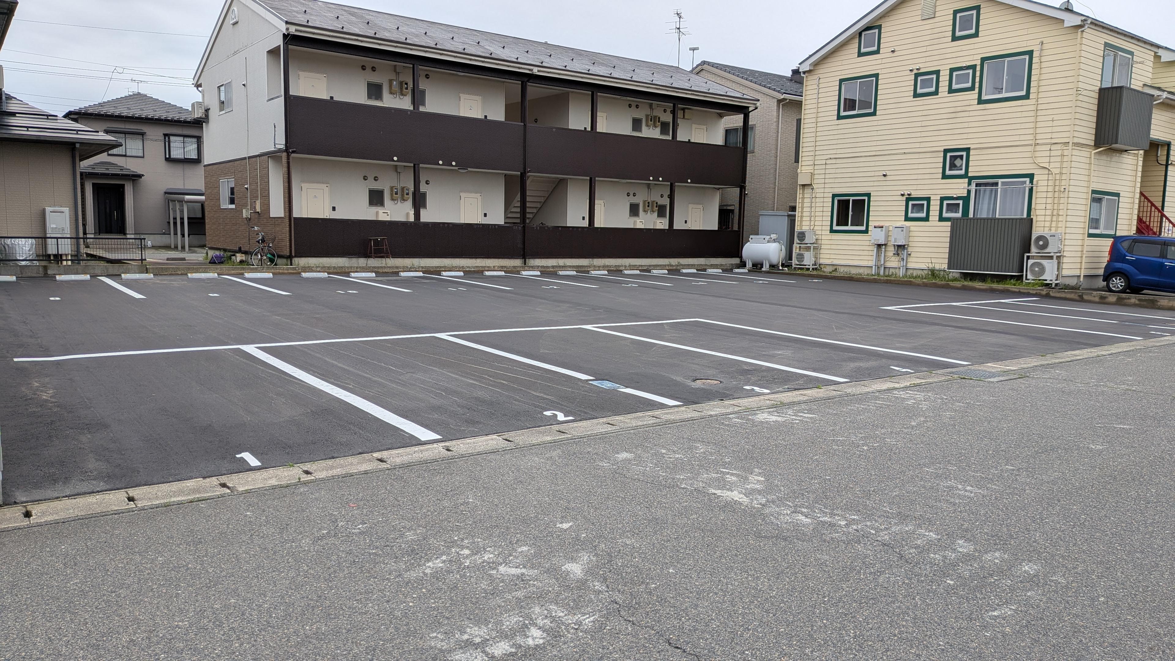 さつき野２丁目駐車場の外観・駐車場イメージ2枚目